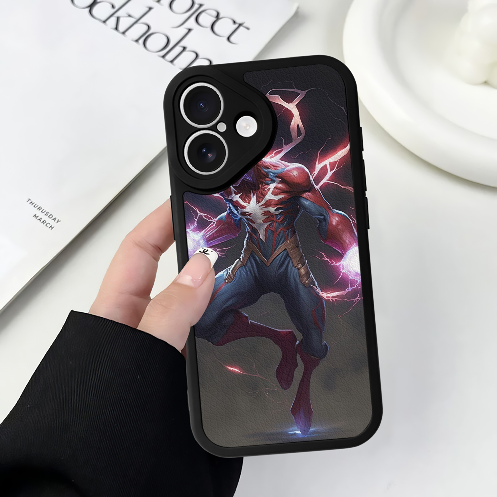 Spider Man スパイダーマン 【iPhone 16シリーズ対応】シリコンスマホケース（レザー調） 材質：シリコン